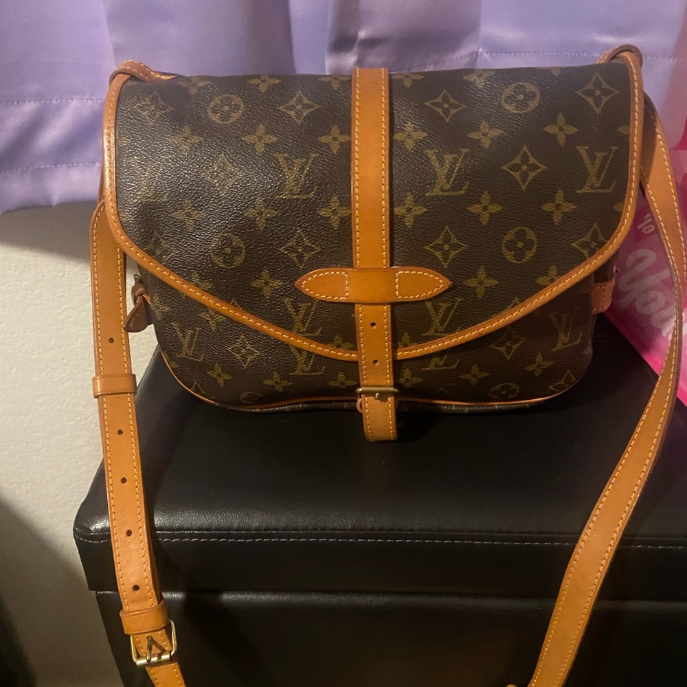 Louis Vuitton Saumur 30
